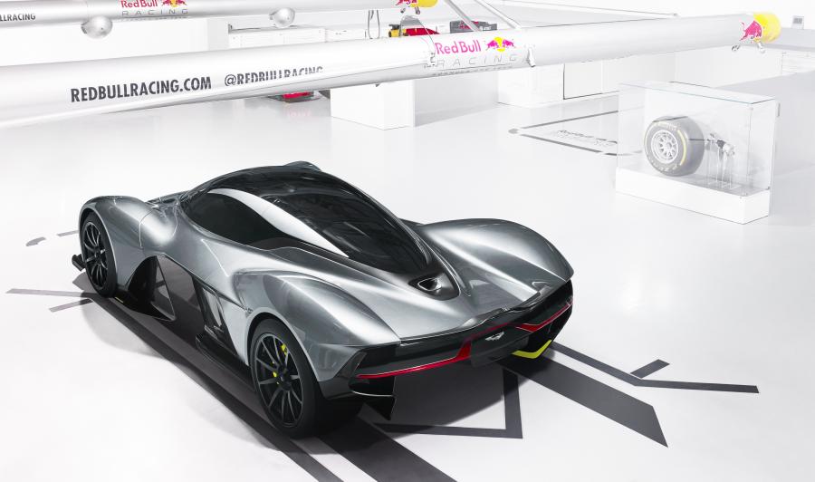  Aston Martin AM-RB 001 Concept 2016 года  (фото 4 из 12)